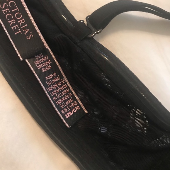 Black lace Victoria secret bra - Picture 3 of 4